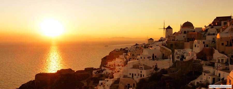 サントリーニ島　イアの夕日　　ギリシャ