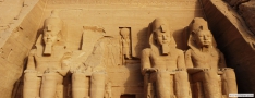アブシンベル神殿　　エジプト